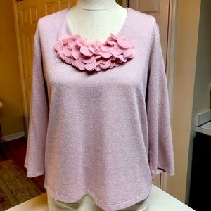 Pull over sweater with tulip pedal front